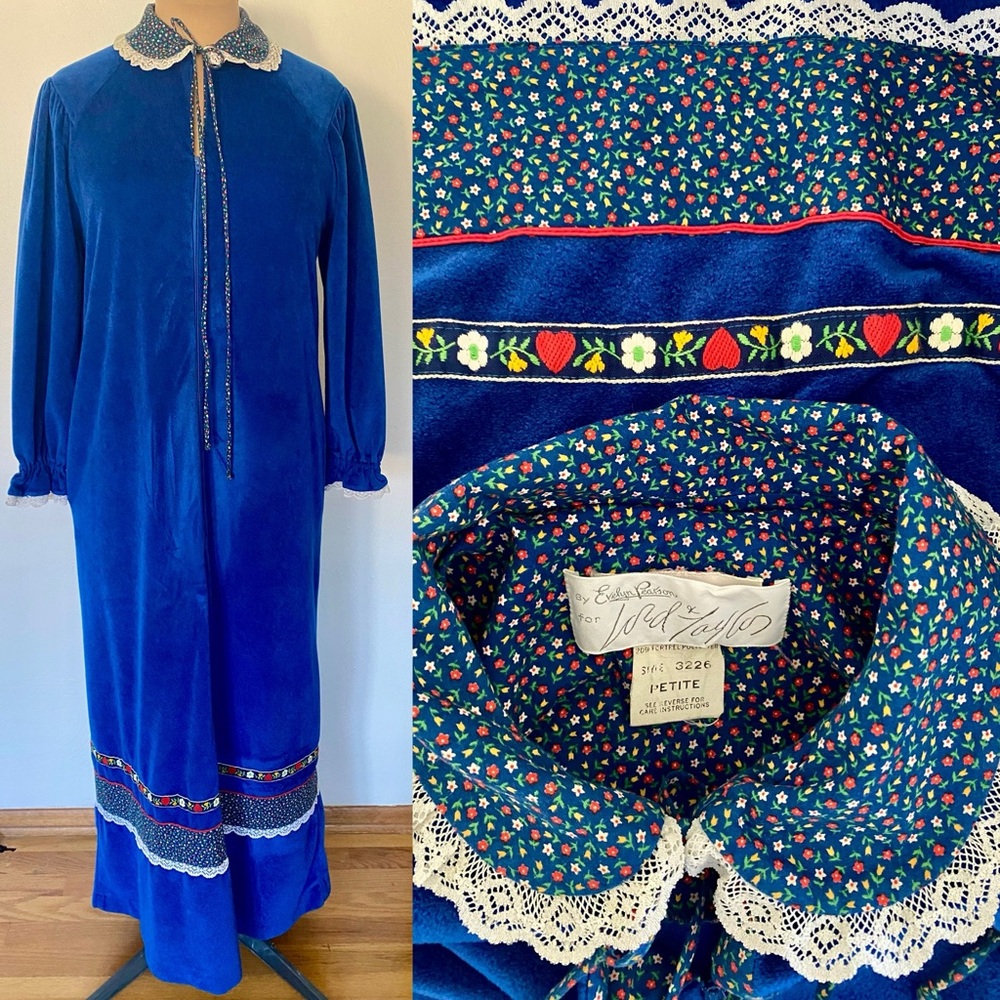 Vintage 60s Velour Cottagecore Bathrobe *Petite* EVELYN PEARSON Blue Caftan